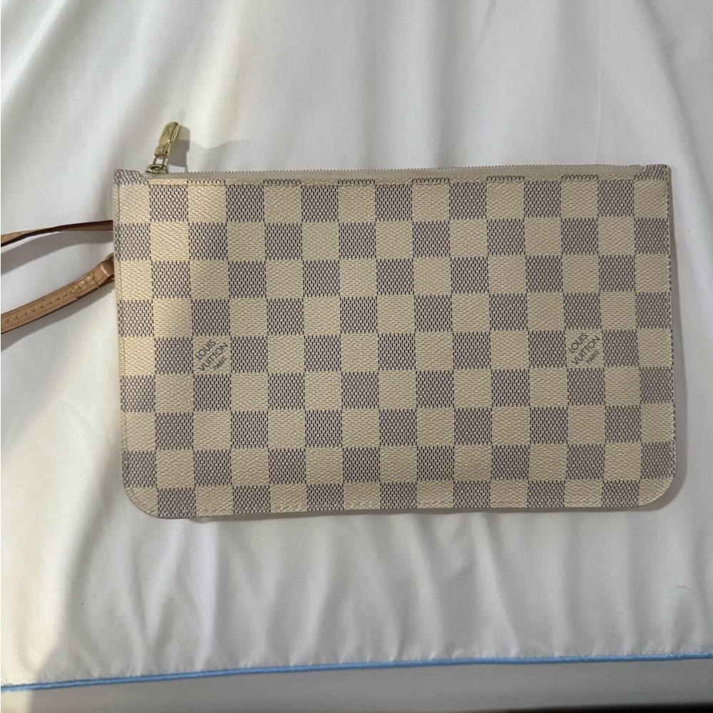 Louis Vuitton Neverfull Pouch
